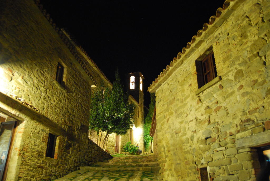 Hotel Borgo Di Carpiano Mengara Exterior foto